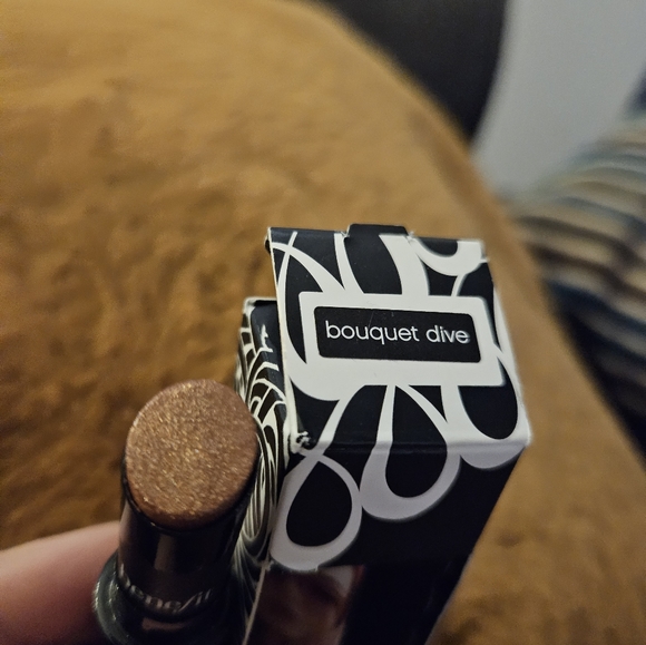 BENEFIT Lipstick - Picture 6 of 8